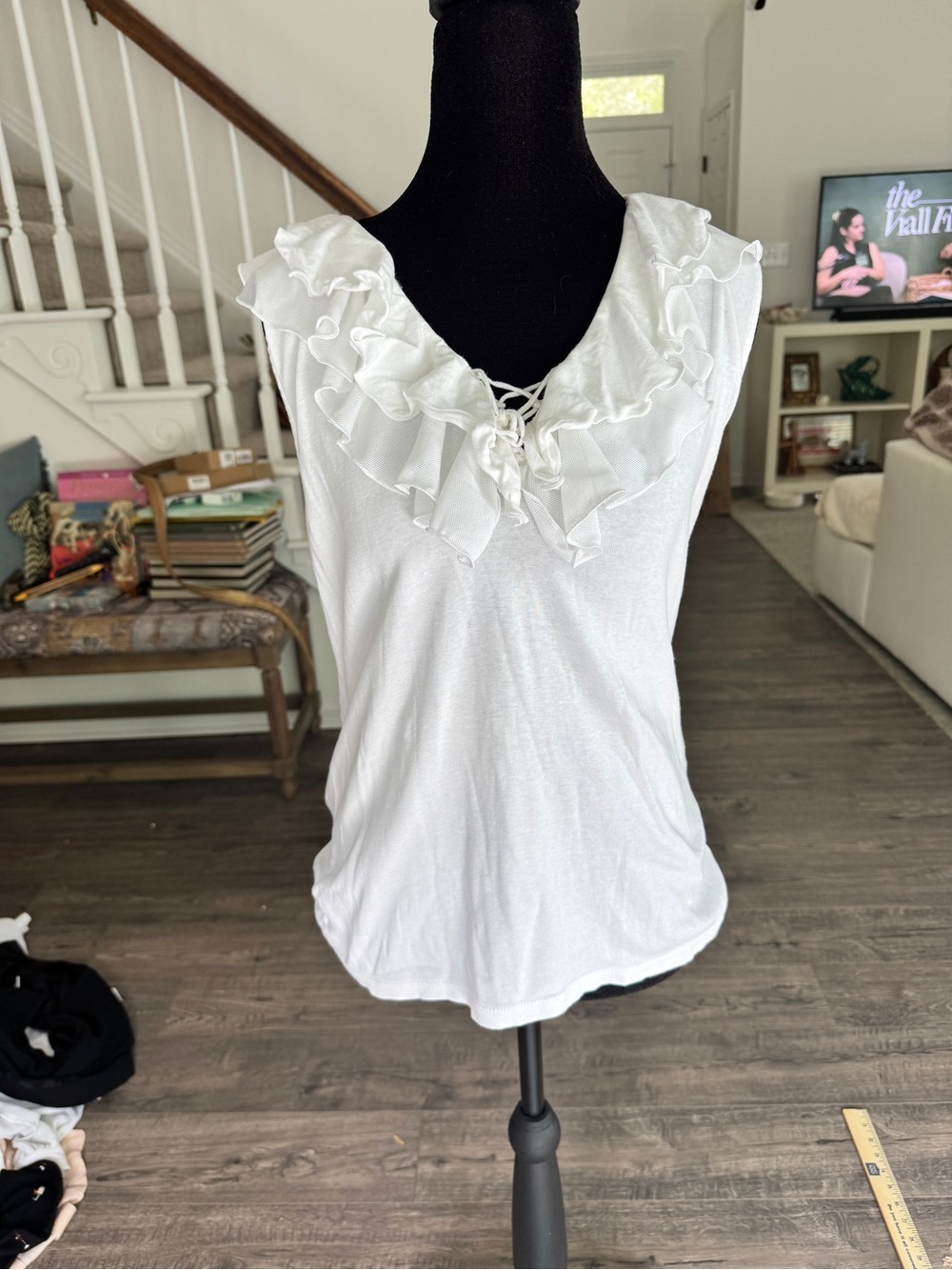 Chaps White Ruffle V-Neck Sleeveless Camisole - Picture 6 of 8